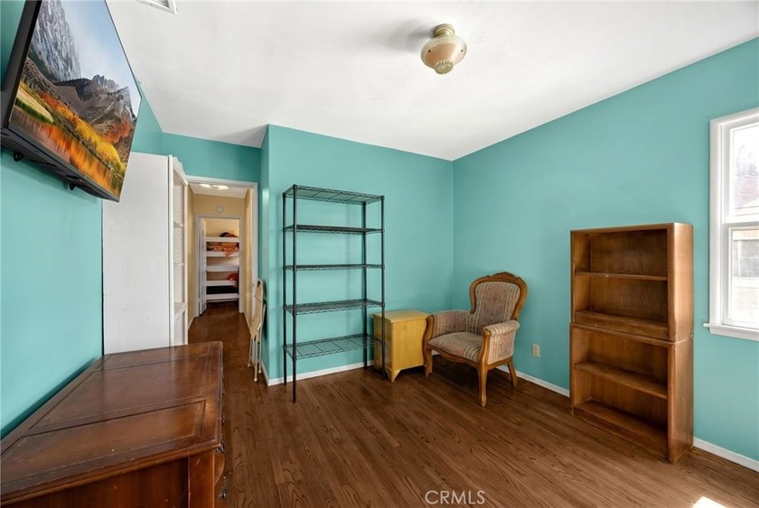 SINGLE-STORY, CORNER LOT home located in a quiet neighborhood in - photo 16