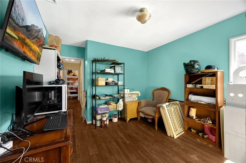 SINGLE-STORY, CORNER LOT home located in a quiet neighborhood in - photo 17