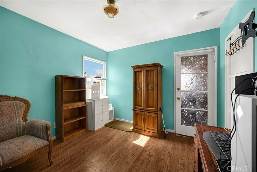 SINGLE-STORY, CORNER LOT home located in a quiet neighborhood in - photo 18