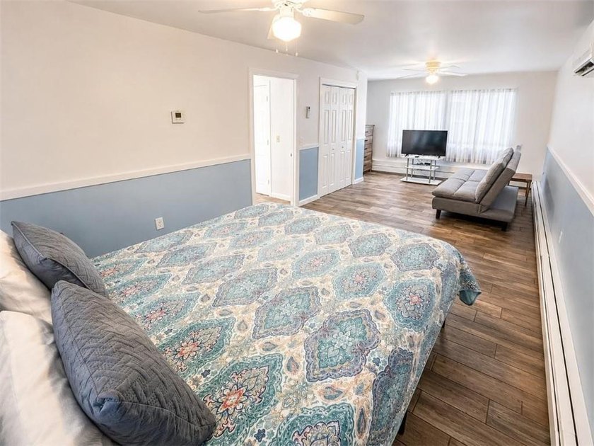 This attractive contemporary raised ranch in popular Eastward - photo 18