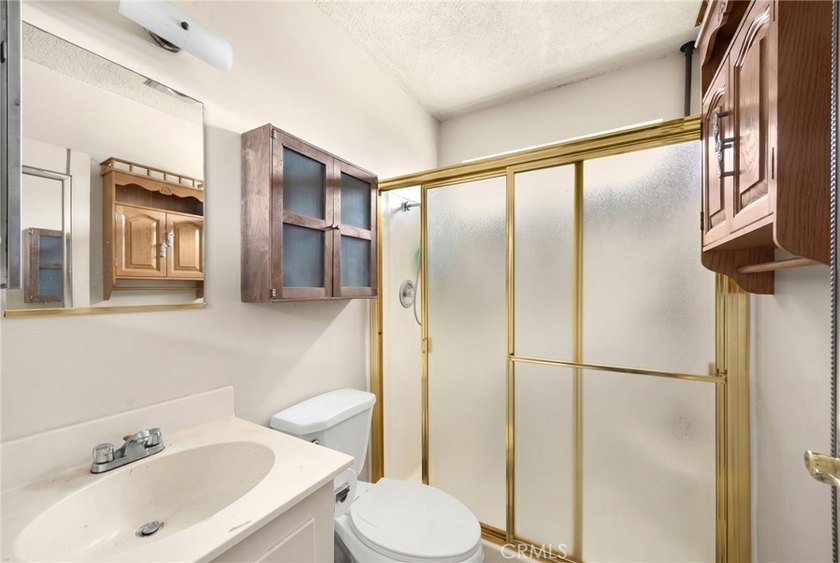 SINGLE-STORY, CORNER LOT home located in a quiet neighborhood in - photo 19