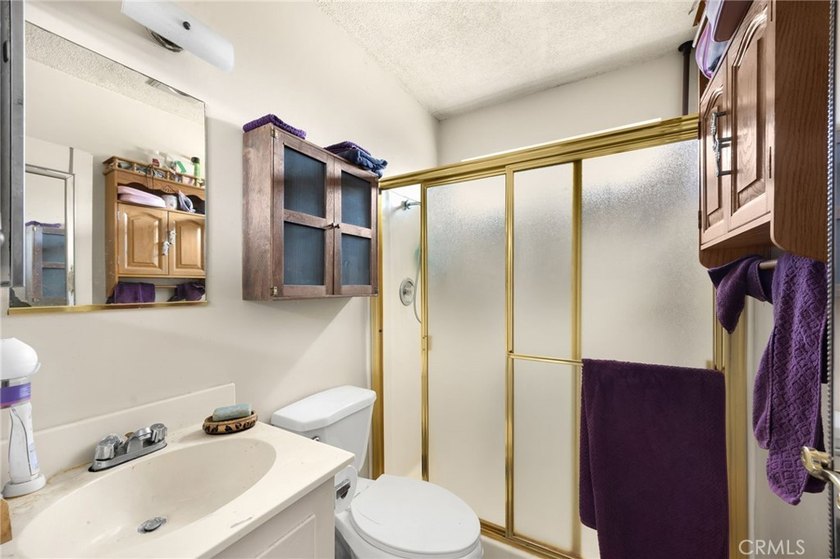 SINGLE-STORY, CORNER LOT home located in a quiet neighborhood in - photo 20
