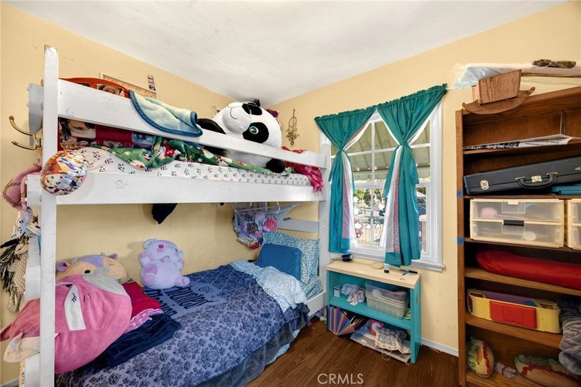 SINGLE-STORY, CORNER LOT home located in a quiet neighborhood in - photo 24
