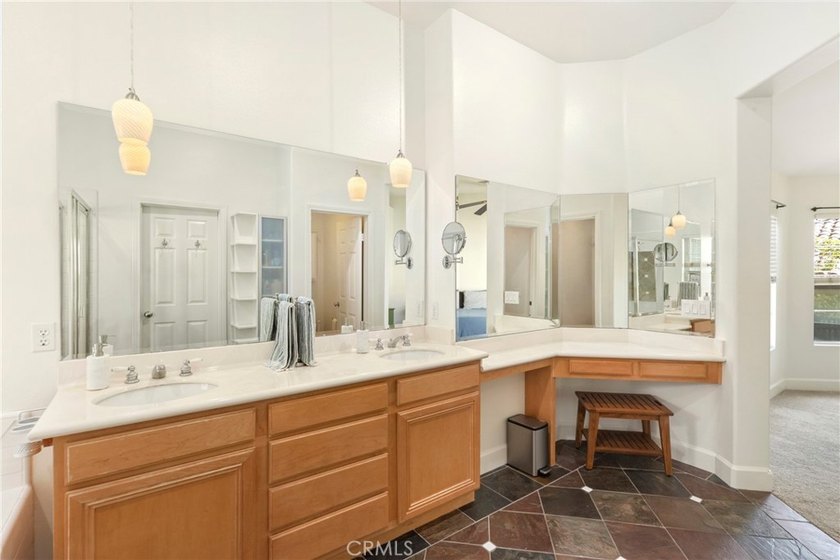 Welcome to this beautifully updated, move-in ready townhouse - photo 26