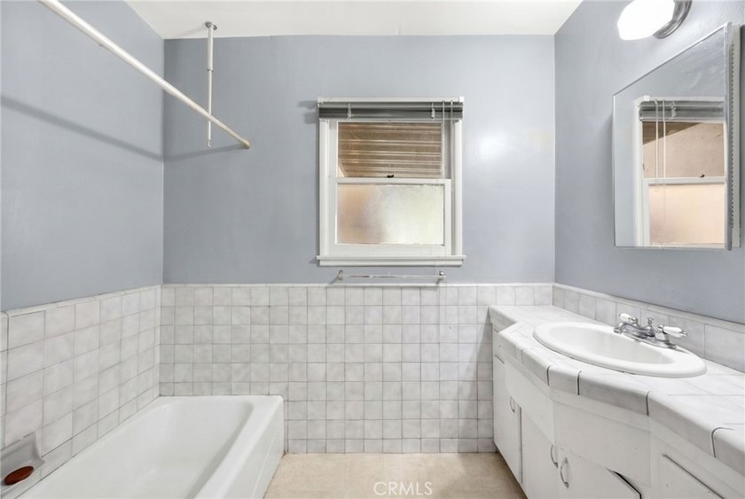 SINGLE-STORY, CORNER LOT home located in a quiet neighborhood in - photo 26