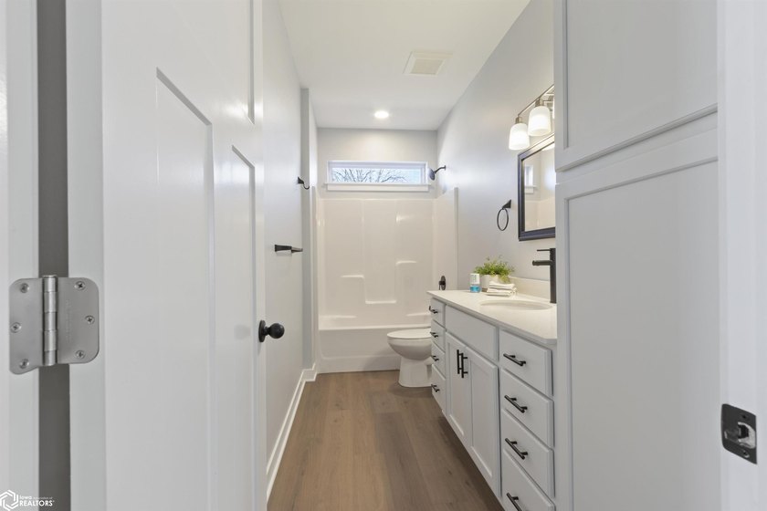 Welcome to Your Dream Home! Discover effortless luxury in this - photo 26