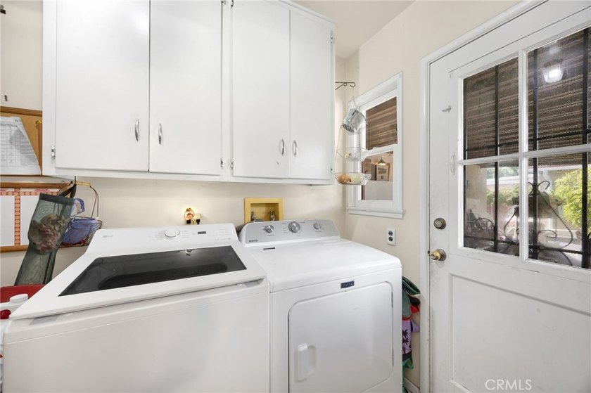 SINGLE-STORY, CORNER LOT home located in a quiet neighborhood in - photo 27