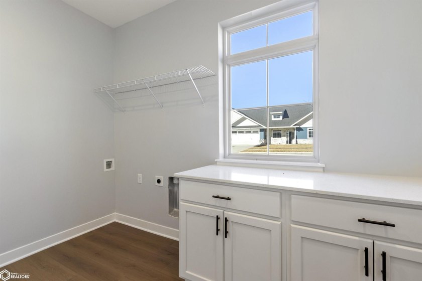 Welcome to Your Dream Home! Discover effortless luxury in this - photo 30