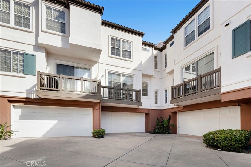 Welcome to this beautifully updated, move-in ready townhouse - photo 37
