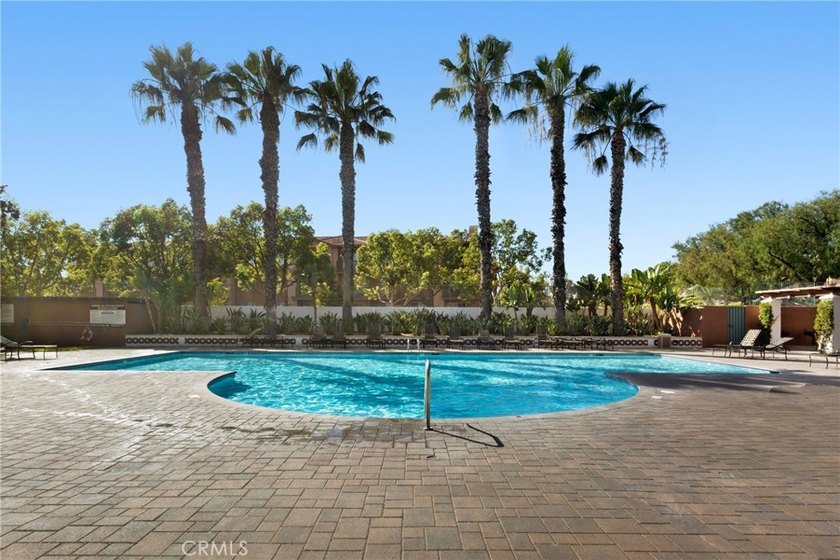 Welcome to this beautifully updated, move-in ready townhouse - photo 39
