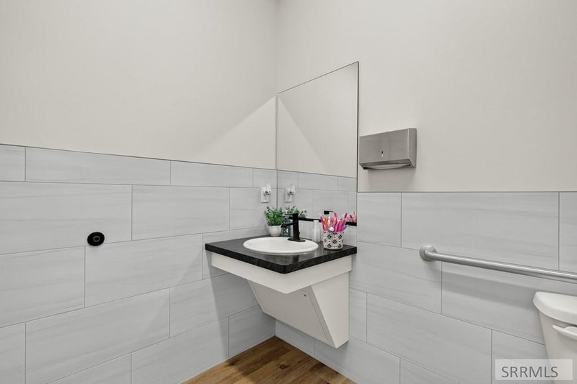 Exceptional opportunity to own a modern, professionally designed - photo 22