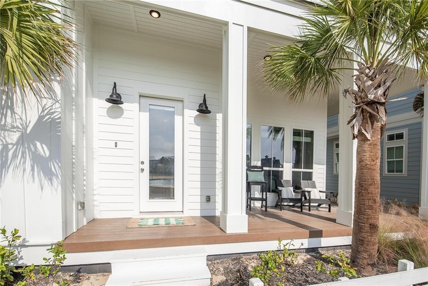 A REMARKABLE LAKESIDE RETREAT IN THE HEART OF CINNAMON SHORE - photo 5