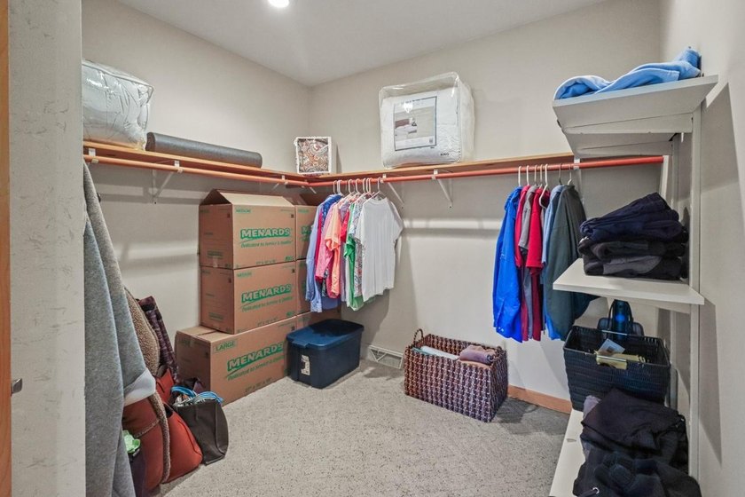 KILLARNEY LAKE PRIVACY. Gorgeous custom-built 3 bedroom, 2.5 - photo 17