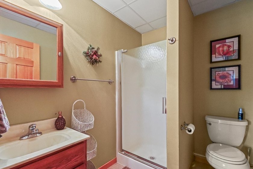 KILLARNEY LAKE PRIVACY. Gorgeous custom-built 3 bedroom, 2.5 - photo 21