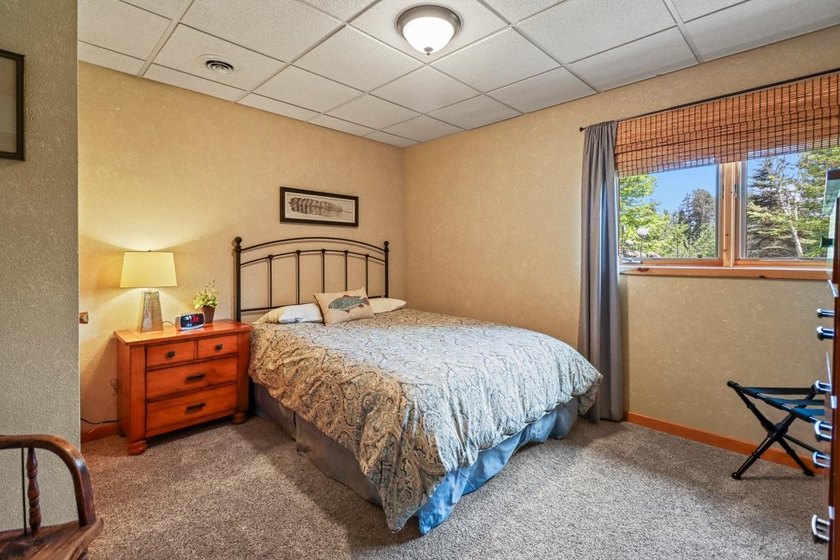 KILLARNEY LAKE PRIVACY. Gorgeous custom-built 3 bedroom, 2.5 - photo 22