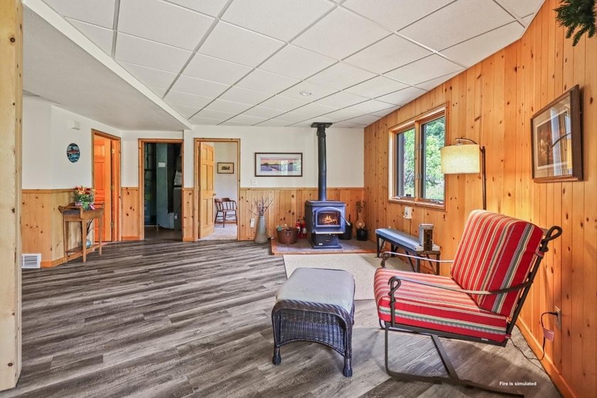 KILLARNEY LAKE PRIVACY. Gorgeous custom-built 3 bedroom, 2.5 - photo 23