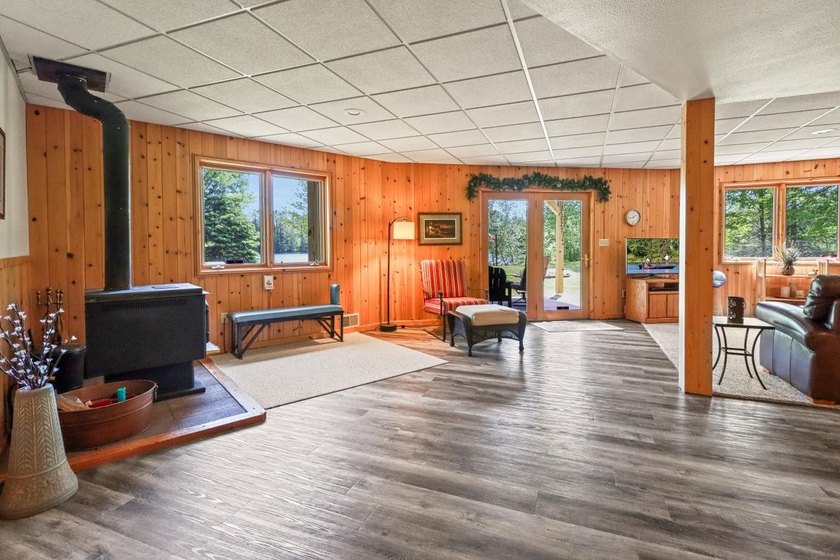 KILLARNEY LAKE PRIVACY. Gorgeous custom-built 3 bedroom, 2.5 - photo 24