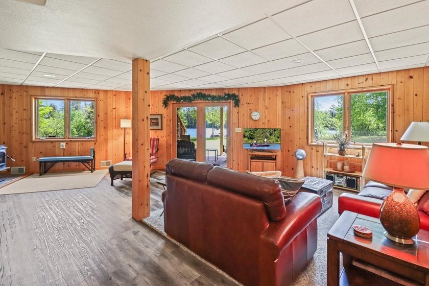 KILLARNEY LAKE PRIVACY. Gorgeous custom-built 3 bedroom, 2.5 - photo 25