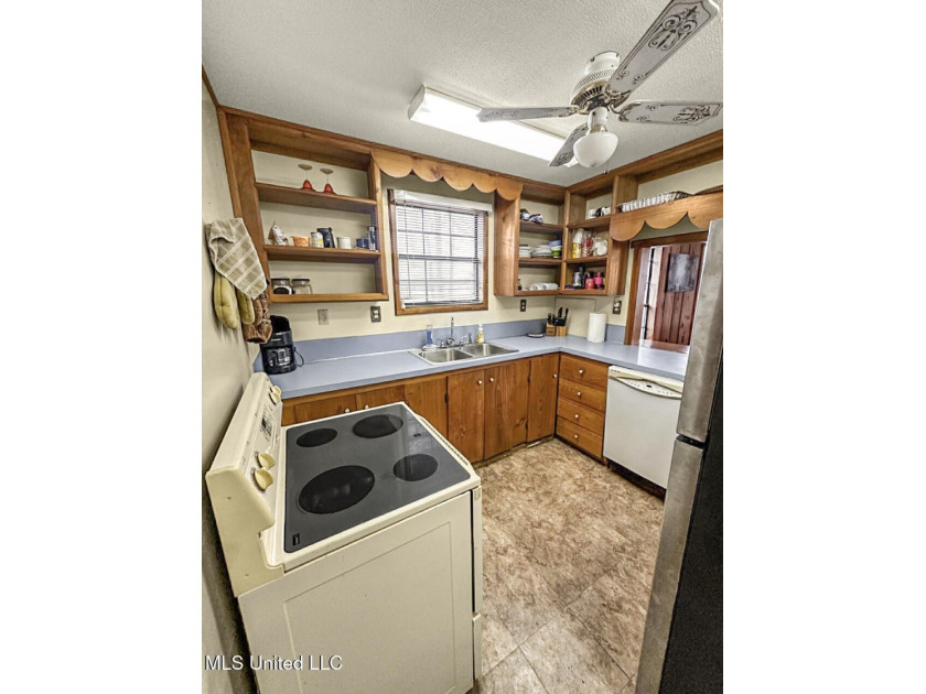 Welcome to lake life at 2067 Pecan Grove Road in Woodville - photo 26
