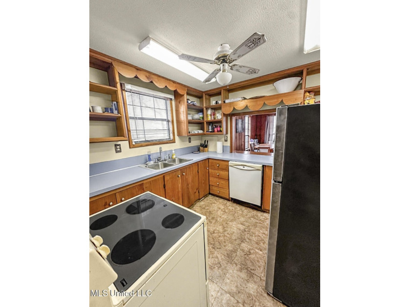 Welcome to lake life at 2067 Pecan Grove Road in Woodville - photo 27