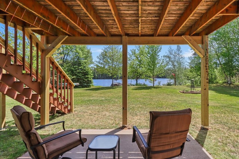 KILLARNEY LAKE PRIVACY. Gorgeous custom-built 3 bedroom, 2.5 - photo 28