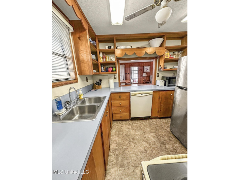 Welcome to lake life at 2067 Pecan Grove Road in Woodville - photo 28