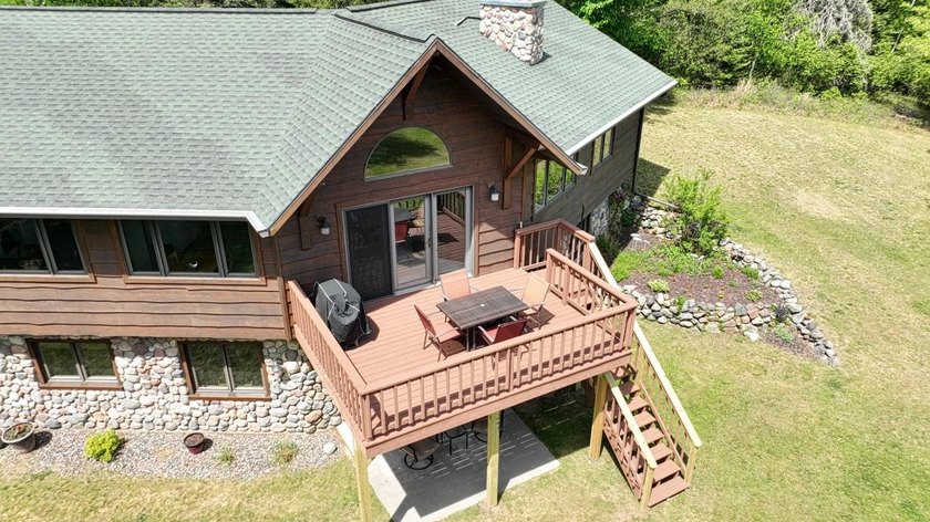 KILLARNEY LAKE PRIVACY. Gorgeous custom-built 3 bedroom, 2.5 - photo 29
