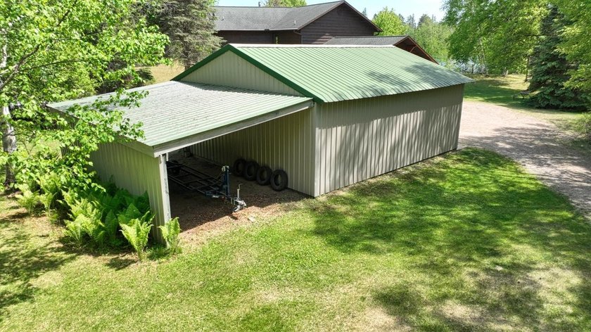 KILLARNEY LAKE PRIVACY. Gorgeous custom-built 3 bedroom, 2.5 - photo 31