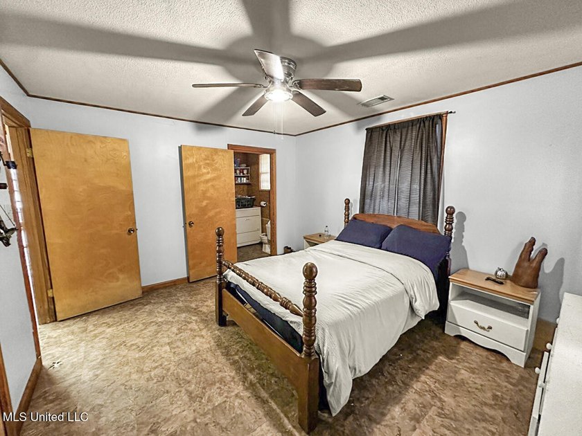 Welcome to lake life at 2067 Pecan Grove Road in Woodville - photo 32