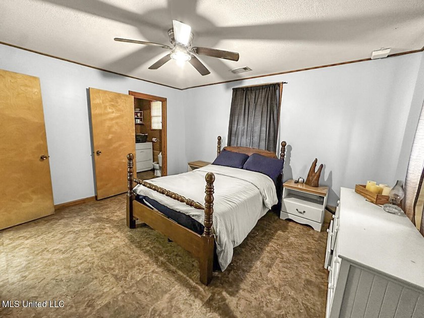 Welcome to lake life at 2067 Pecan Grove Road in Woodville - photo 33