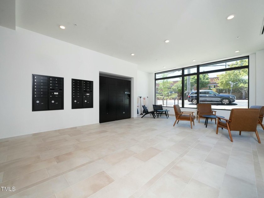 Nice Condominium unit In great location in Down Town Raleigh - photo 3