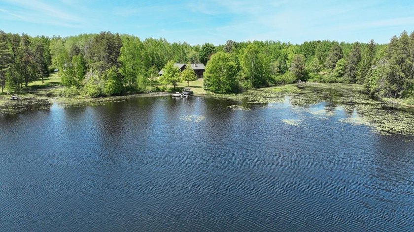 KILLARNEY LAKE PRIVACY. Gorgeous custom-built 3 bedroom, 2.5 - photo 36