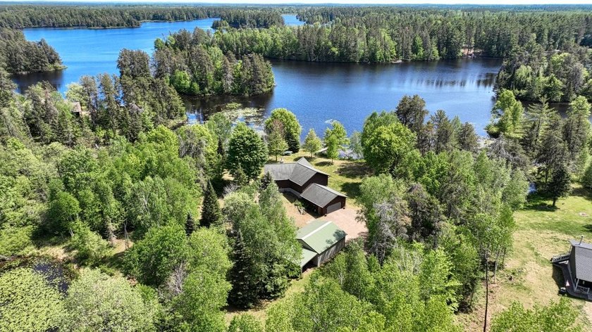 KILLARNEY LAKE PRIVACY. Gorgeous custom-built 3 bedroom, 2.5 - photo 38