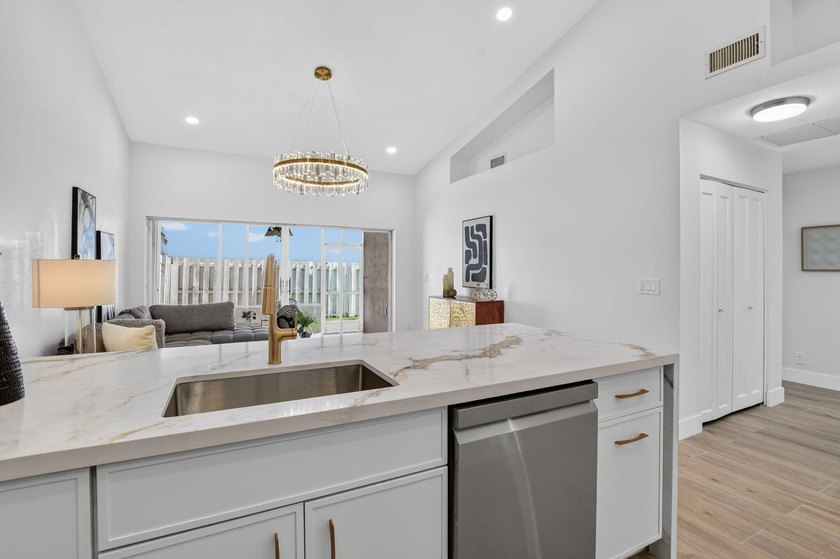 Welcome to a home where contemporary design meets effortless - photo 15