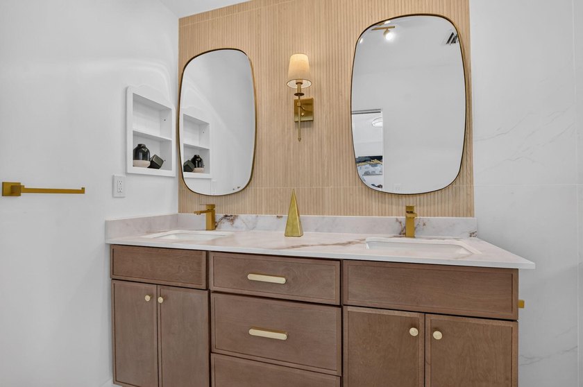 Welcome to a home where contemporary design meets effortless - photo 25