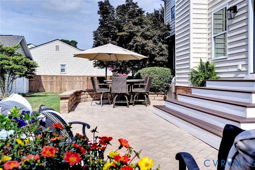 Experience refined living in this well-appointed 5-bedroom, 3 - photo 44