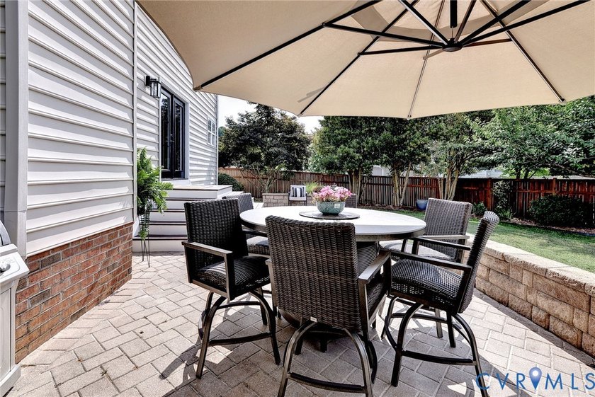 Experience refined living in this well-appointed 5-bedroom, 3 - photo 45