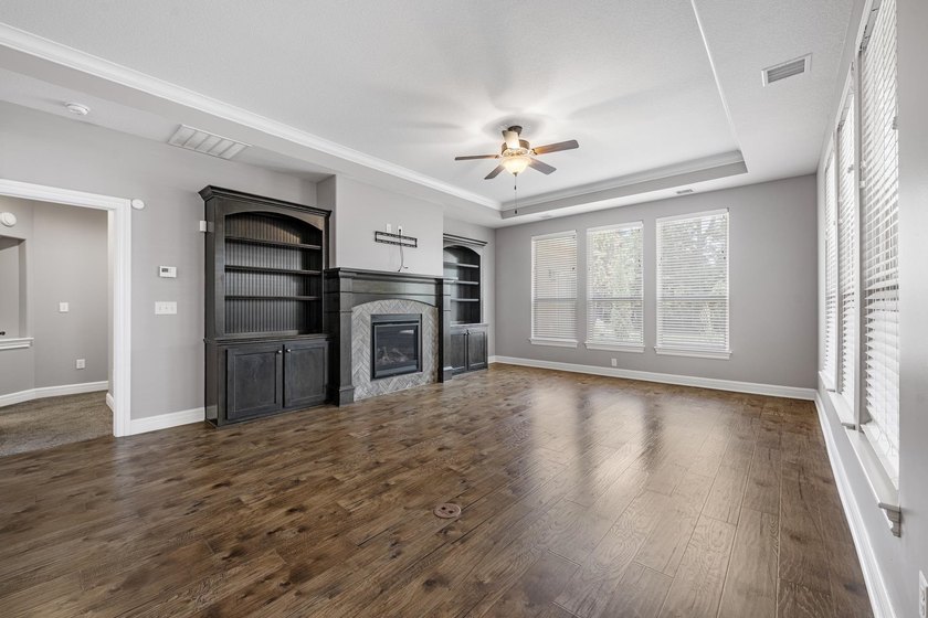 Experience effortless living in this beautifully maintained - photo 8