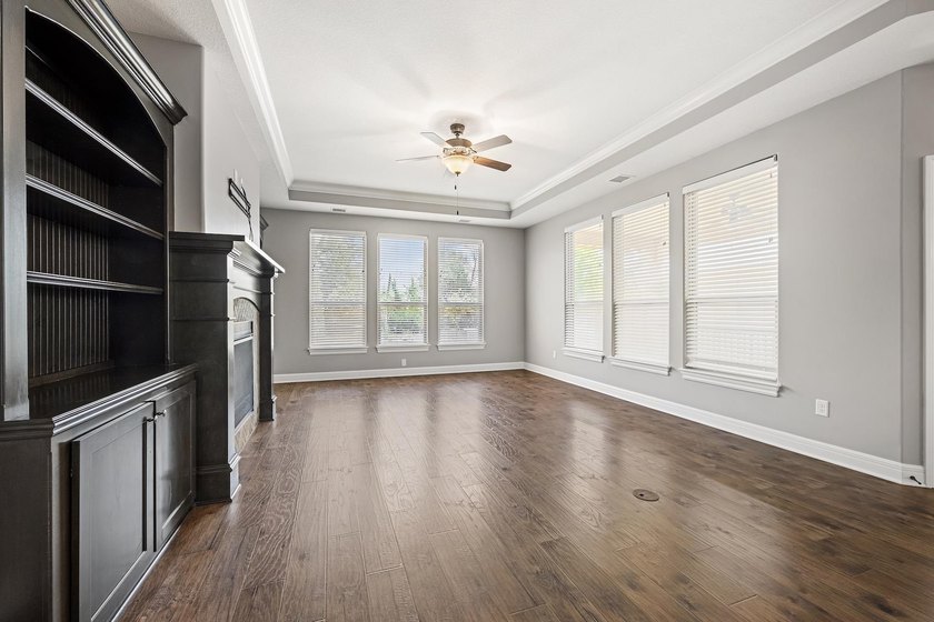 Experience effortless living in this beautifully maintained - photo 10