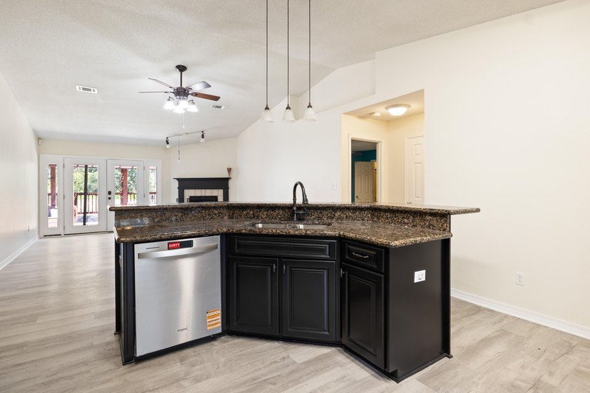 Updated pool home located in a quiet cul-de-sac in Gulf Breeze - photo 11