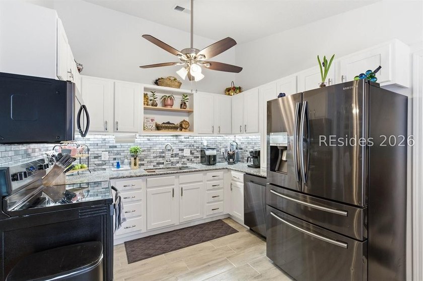 NO HOA! Spacious and inviting 4-bedroom, 2-bath brick home - photo 11