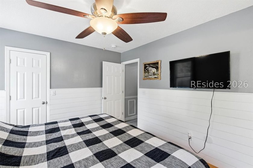NO HOA! Spacious and inviting 4-bedroom, 2-bath brick home - photo 21