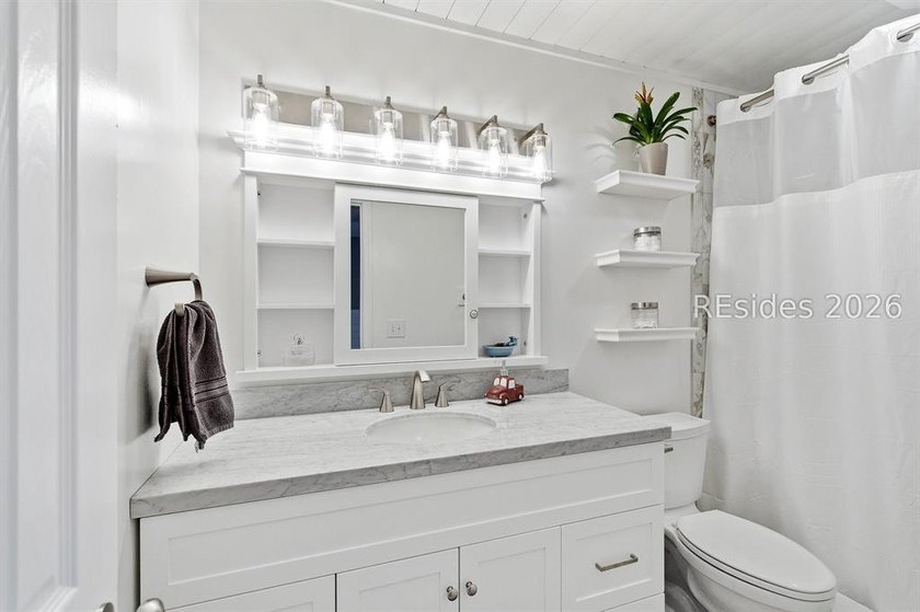 NO HOA! Spacious and inviting 4-bedroom, 2-bath brick home - photo 23