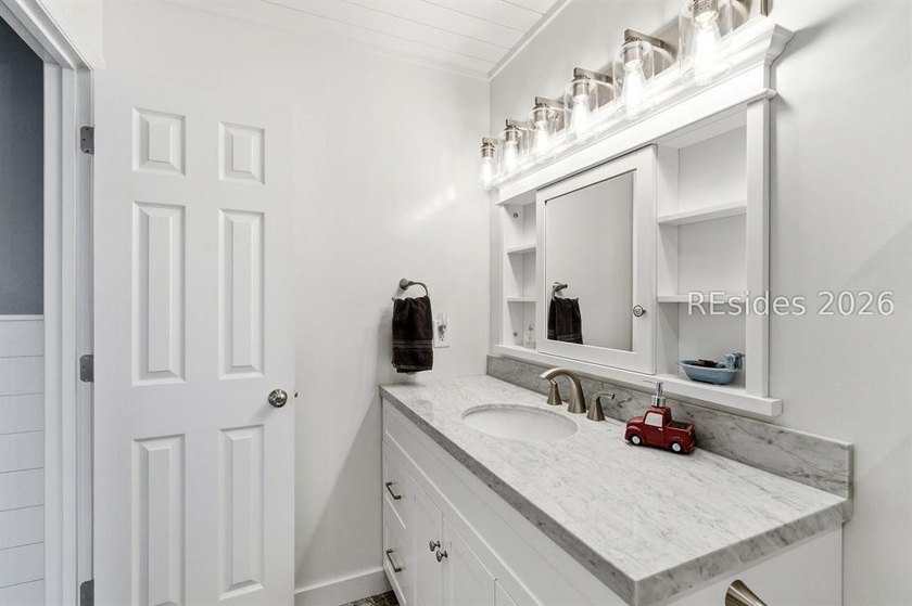 NO HOA! Spacious and inviting 4-bedroom, 2-bath brick home - photo 25