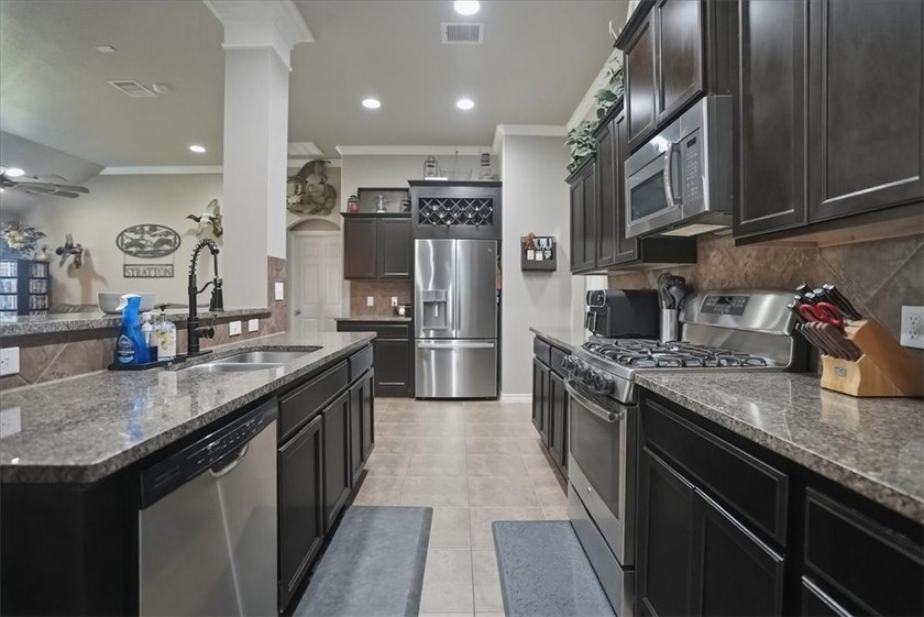 Impeccably maintained 2013 home that perfectly balances modern - photo 5