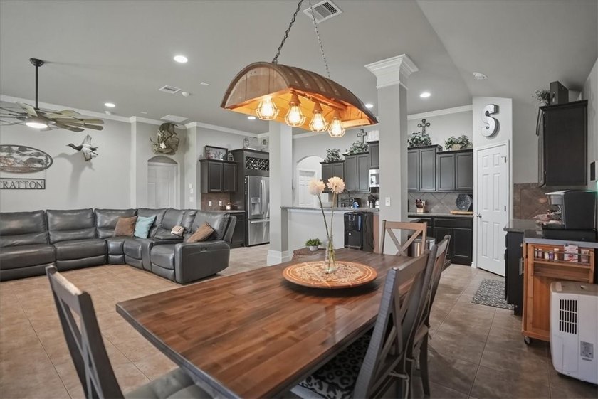 Impeccably maintained 2013 home that perfectly balances modern - photo 7