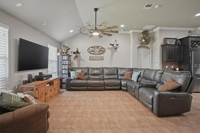 Impeccably maintained 2013 home that perfectly balances modern - photo 9