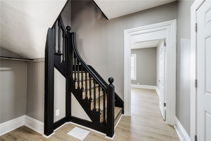 Spacious duplex offering a great opportunity for both - photo 2
