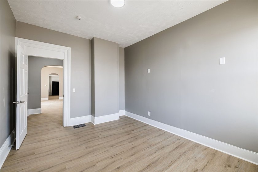 Spacious duplex offering a great opportunity for both - photo 5