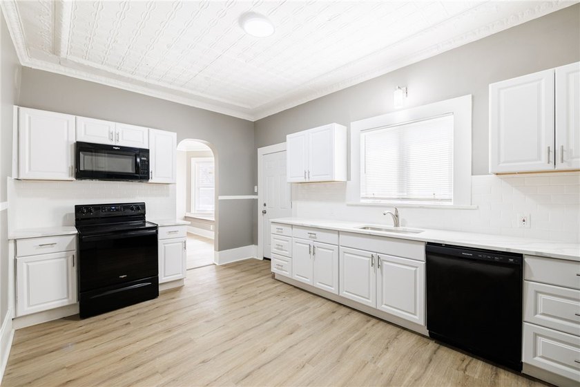 Spacious duplex offering a great opportunity for both - photo 8